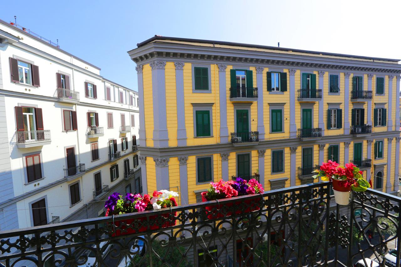 I Vicere B&B Deluxe Naples Luaran gambar